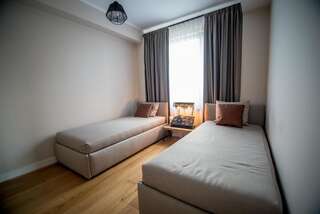 Апарт-отели The Aviator Apartment - Jacuzzi & Panoramic View Клуж-Напока Апартаменты Делюкс-10