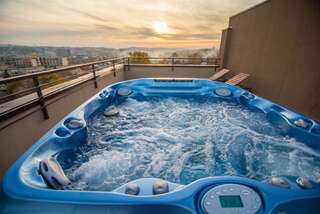 Апарт-отели The Aviator Apartment - Jacuzzi & Panoramic View Клуж-Напока Апартаменты Делюкс-31
