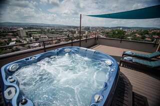 Апарт-отели The Aviator Apartment - Jacuzzi & Panoramic View Клуж-Напока Апартаменты Делюкс-46
